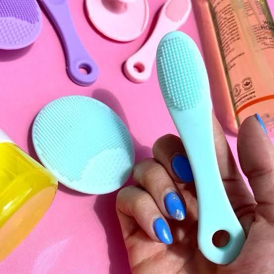 Silicone Blackhead & Dry Skin Remover - PURE
